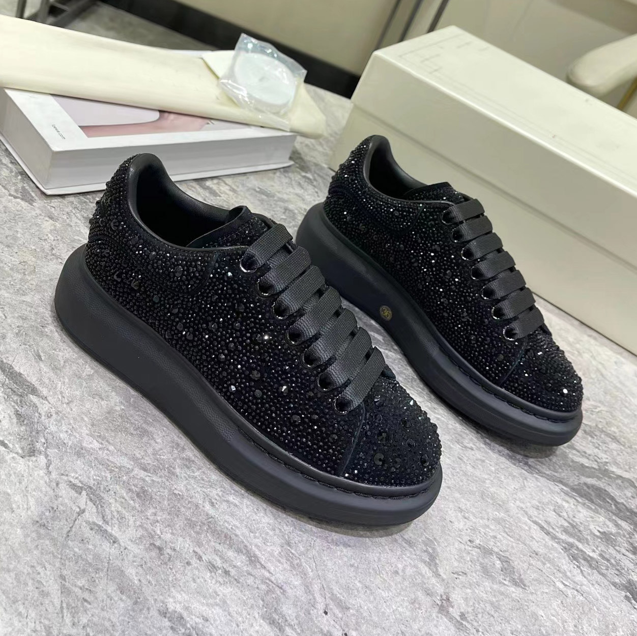 New Alexan Lovers Casual Mens Shoes Thickened Soles Nonslip Womens Sports Shoes 