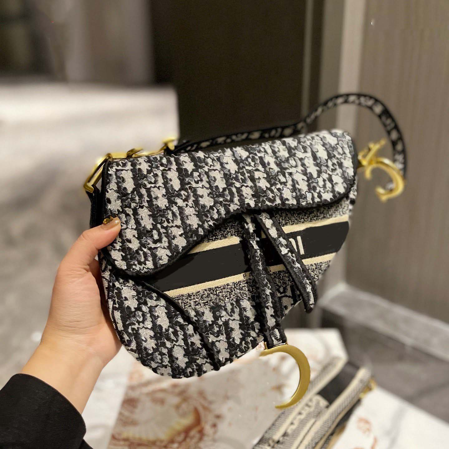 2022 High-end Fashion Lady Small Shoulder Bag Retro Style Women's Handbag Manufacturer Purse Women Hand Bags 