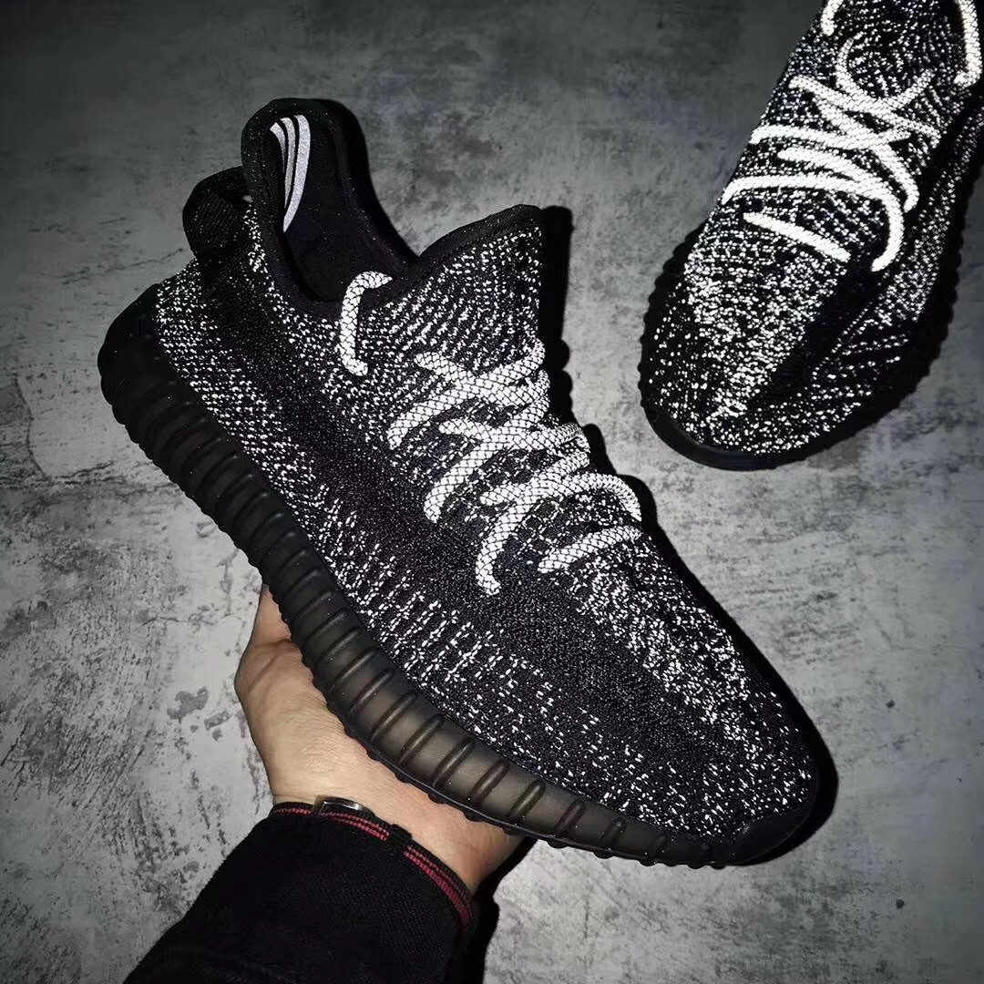 Sports Shoes New Arrival Yeezy 350 V2 Black High Quality Shoes 