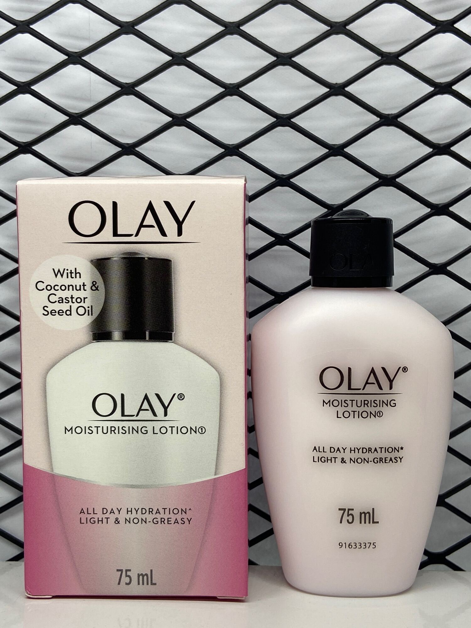 Olay Moisturising Lotion with Coconut & Castor Seed Oil 75ml (Exp 06/2024)